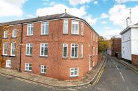 The POPULAR Chester Racecourse Apartments, Sleeps 4, FREE Parking - B&B