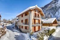 Two-Bedroom Apartment with Mountain View