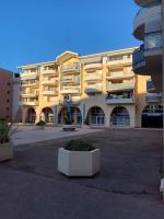 Port-Fréjus, LE PALADIEN, appartement 2 pièces climatisé, terrasse & parking - B&B Fréjus