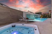 Villa Elena Deluxe mit Whirlpool und beheiztem Pool am Meer und wunderschönen Blick auf die Brijuni Inseln - Chambres d'hôtes Fažana