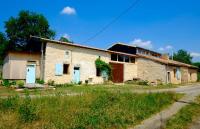 La Maison des Forges, ancienne grange charentaise transformée en habitation atypique en lisière de forêt pour 10 personnes maximum - Ferienwohnung Cellefrouin