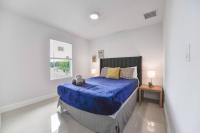 B&B Miami - Lovely Apartment 3 Bedrooms 2 bathroom At Liberty City - Bed and Breakfast Miami