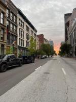 Lou-City Penthouse Suite! Savor Life with Hollyhock - Chambres d’hôtes
