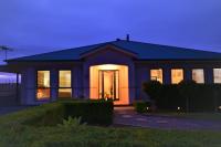 Stan Breeze: Elegant Family Retreat - B&B