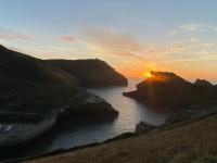 B&B Boscastle - Polrunny Farm Seaberry Cottage with a sea view and log burner - Bed and Breakfast Boscastle