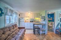 Romantic Cape Cod Studio with Patio, Near Beaches - B&B