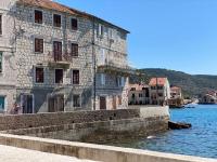 Mira Sea Front Guesthouse - Bed and Breakfast Komiža