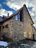 Casa de piedra con encanto en el bonito pueblo de Bagergue - B&B