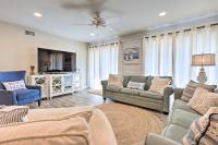 Bright and Breezy Condo - Walk to Orange Beach! - B&B