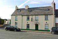 B&B Brecon - Old Castle Farm Guest House - Bed and Breakfast Brecon