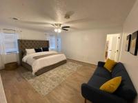 Large Modern Family Home! - Ferienwohnung Soncy