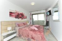 Luxury Apartment with Balcony and Sea View