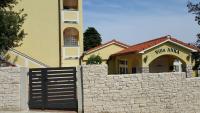 Premium Appartments Suha Punta - Chambres d’hôtes