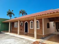 Confortável casa com piscina e churrasqueira a 100m da praia - Ferienwohnung