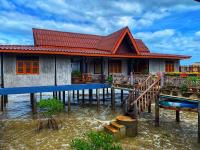 Mangrove House Lanta Old Town - B&B