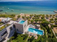 Luxury beachfront VILLA FLORES heated outdoor, indoor pool, whirlpool, sauna - B&B Duće