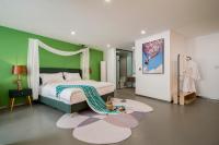 U87 Deluxe Suite with Spa Bath (24-hour pick-up and drop-off service)