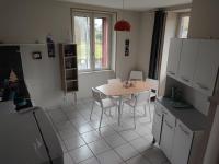 F3, 3 pers - proche centre historique - B&B Besse-et-Saint-Anastaise