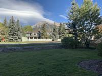 B&B Canmore - **NEW** Cozy Rocky Mountain Chalet with Park Pass - Bed and Breakfast Canmore