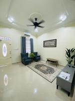 AYAHLONG BEACH GUESTHOUSE - Bed and Breakfast Kampung Sura Masjid