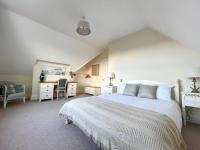 Regal Retreat Modern 2 bed apartment 400m from sea - B&B Cromer