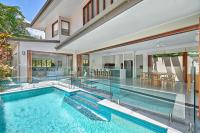 Bird of Paradise Holiday Home with Heated Pool - B&B