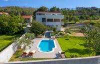 Villa Ume - heated pool, sauna, volleyball court - Chambres d’hôtes Tugare