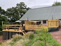 The Good Life Wales with Hot tubs - B&B Llywel