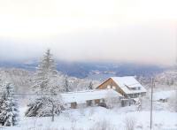 Apartment with Mountain View