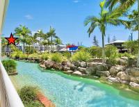 Top Floor , Ocean and Resort Pool Views at Alex Beach Resort for 2 !!! - Bed and Breakfast Alexandra Headland