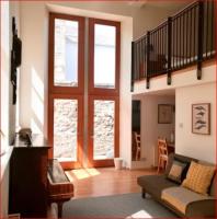 Central Mezzanine Apartment in Historic School - B&B