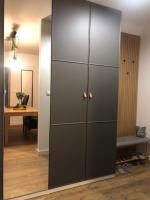 Apartment with Mountain View