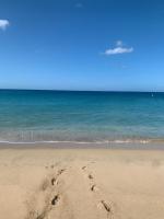 Aguadilla Waves Apt Free Parking & Wifi 8 minute walk from Crashboat beach - Chambres d'hôtes Aguadilla