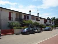Townhouse with private garden - B&B Porto Santa Margherita