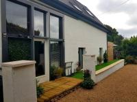 Beautiful 5-Bed House in Isigny-le-Buat - Ferienwohnung