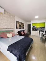 Apartamento con piscina a 2 minutos de la playa!!! - Chambres d’hôtes Lloret de Mar