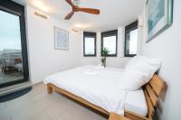 Rheinblick7 Neuss - Spektakulärer Blick auf die Düsseldorfer Skyline - Ruhig Modern Privatparkplatz Aufzug - Top Anbindung an Messe Flughafen Hauptbahnhof - B&B Neuss