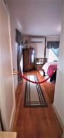 Zimmer mit Queensize-Bett und Gartenblick