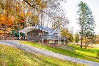 Evergreen Getaway Fire Pit and Wood Fireplace - B&B Townsend