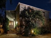 Vafias Villa - Tranquil Location, Ideal for Large Groups, by ZanteWize - Chambres d’hôtes Lithakiá