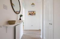 Stylish apartment with balcony, minutes from beach - B&B