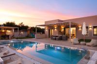 Koin Villa Sunset, With Heated Pool & Whirlpool, By ThinkVilla - Chambres d'hôtes Pérama