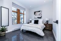 B&B Montréal - Massive 3 bedroom apartment in the hearth of Le Plateau by DenStays - Bed and Breakfast Montréal