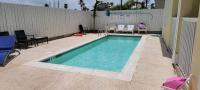 Overlooks Pool, Easy Walk to Beach Home unit D - Island Morning Sun 4 - B&B