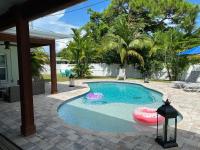 B&B Bradenton - Tropical Luxury Escape Heated Pool Pets OK IMG short Drive to Gulf Beaches - Bed and Breakfast Bradenton