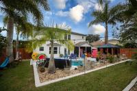 B&B Viera - Gorgeous Urban Oasis withHot Tub, HEATED POOL and Private Movie Theater home - Bed and Breakfast Viera