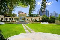 Chevron Renaissance - 3 Bedroom Apartments - Q Stay - B&B
