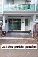 Entire 4 Bedroom Landed House, Yong Peng, Johor, Malaysia - Suitable for leisure, wedding & Big group travellers, Free Netflix, In- House Parking, 1min to Dragon Temple, 5 mins to MCD& KFC, 30 mins to Organic Farms - Chambres d'hôtes Yong Peng