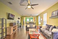 B&B San Antonio - Vibrant San Antonio Home Near Golf Courses! - Bed and Breakfast San Antonio