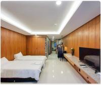 Private wooden style studio room in city area - Ferienwohnung
